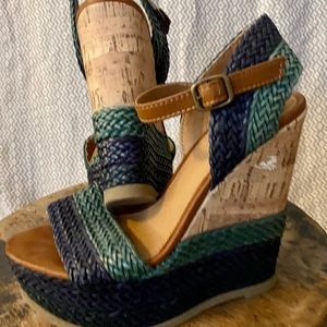 Mossimo size 6 tall wedge sandals